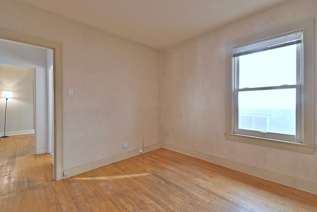 5423 N Artesian Avenue, Chicago, IL 60625