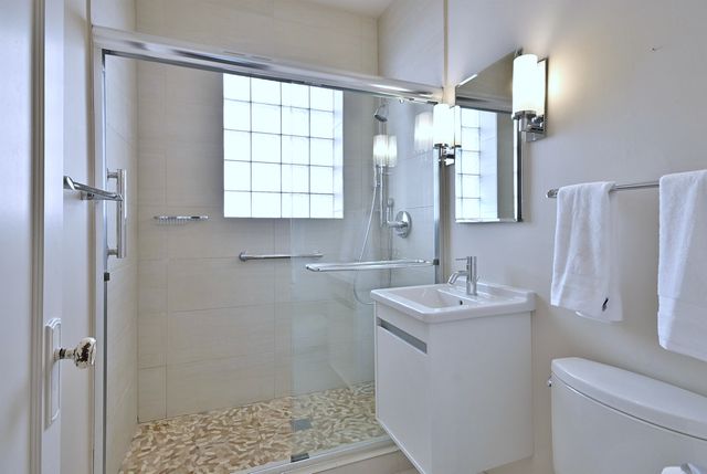 5423 N Artesian Avenue, Chicago, IL 60625