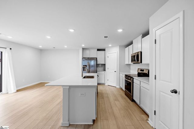 1306 Fairbairn Road, Spartanburg, SC 29303