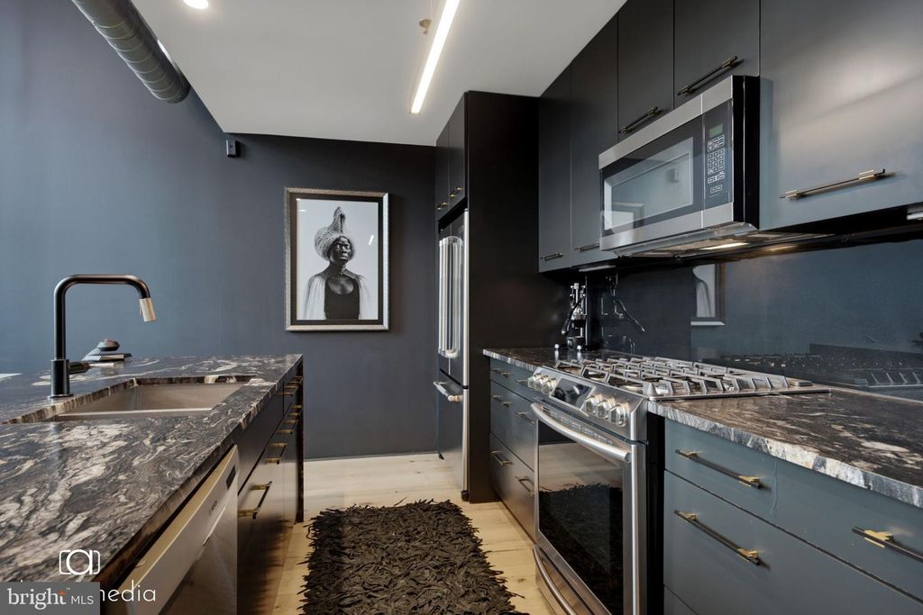 Image 11 of property listing at 1352 SOUTH ST #416, Philadelphia, PA 19147