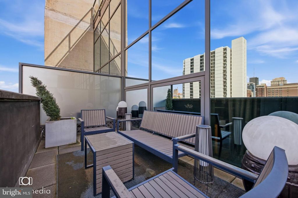 Image 25 of property listing at 1352 SOUTH ST #416, Philadelphia, PA 19147