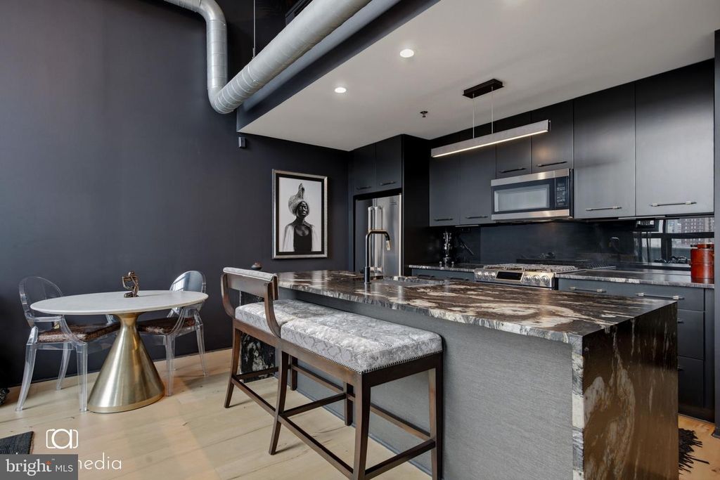 Image 10 of property listing at 1352 SOUTH ST #416, Philadelphia, PA 19147