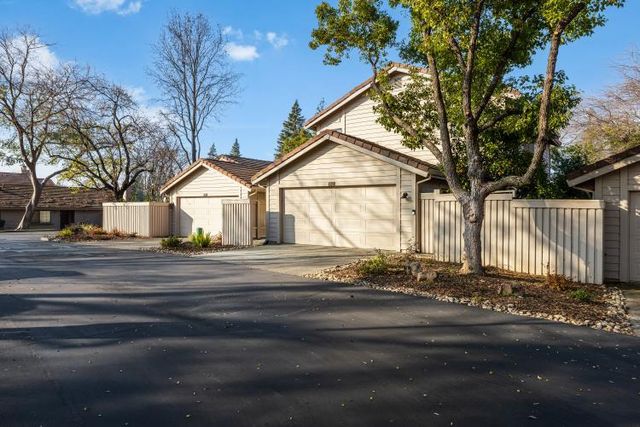 8169 Chenin Blanc Ln, Fair Oaks, CA 95628