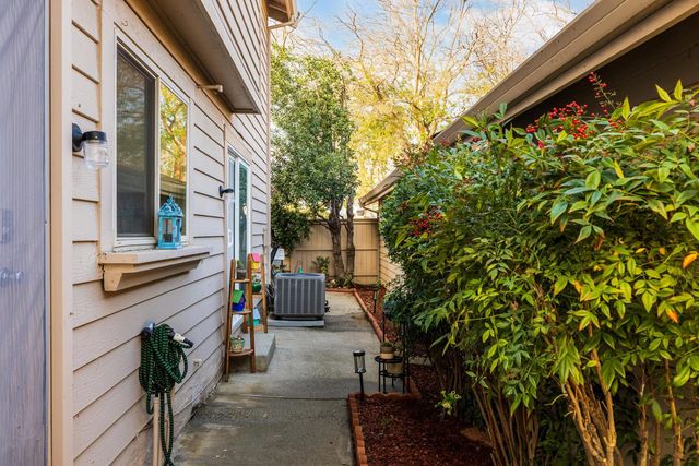 8169 Chenin Blanc Ln, Fair Oaks, CA 95628