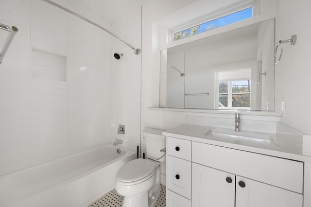 1511 Oak Heights DR 2, Austin, TX 78741