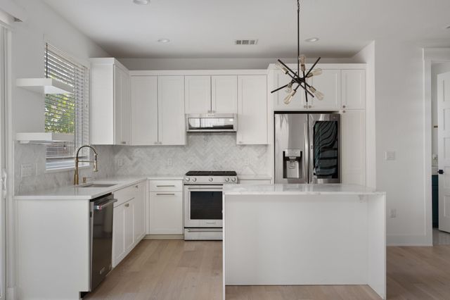 1511 Oak Heights DR 2, Austin, TX 78741