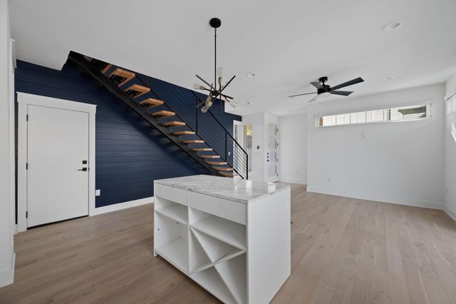 1511 Oak Heights DR 2, Austin, TX 78741