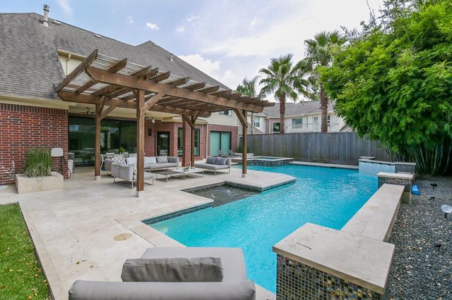 1902 Hollow Wind Drive, Katy, TX 77450