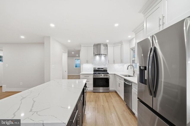 8215 BUCKNELL DR, Vienna, VA 22180