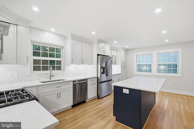 8215 BUCKNELL DR, Vienna, VA 22180
