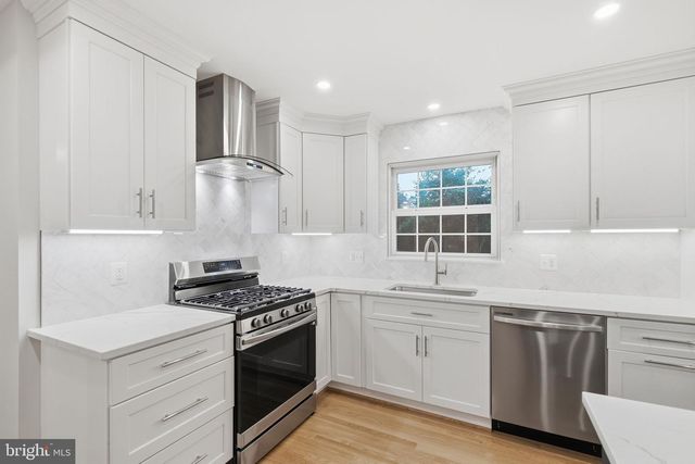 8215 BUCKNELL DR, Vienna, VA 22180