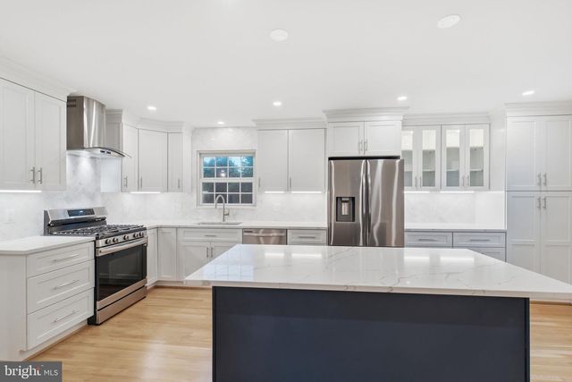 8215 BUCKNELL DR, Vienna, VA 22180