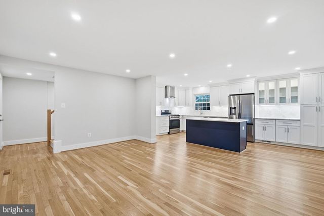 8215 BUCKNELL DR, Vienna, VA 22180