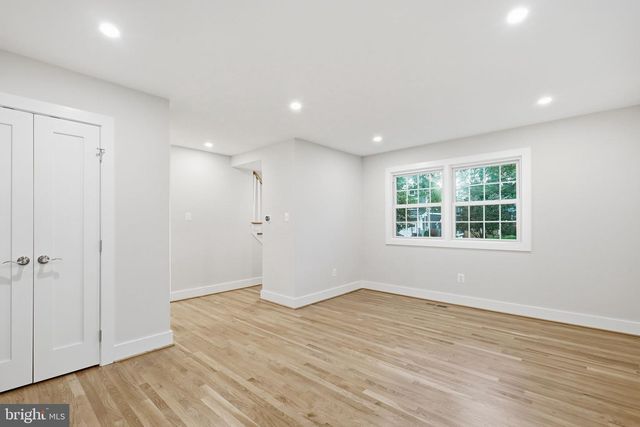 8215 BUCKNELL DR, Vienna, VA 22180