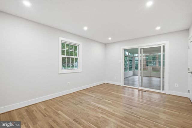 8215 BUCKNELL DR, Vienna, VA 22180
