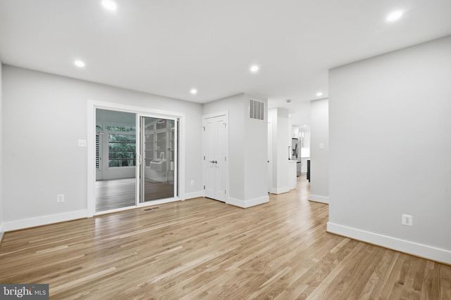 8215 BUCKNELL DR, Vienna, VA 22180