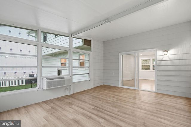 8215 BUCKNELL DR, Vienna, VA 22180