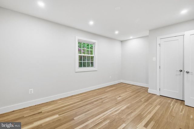 8215 BUCKNELL DR, Vienna, VA 22180