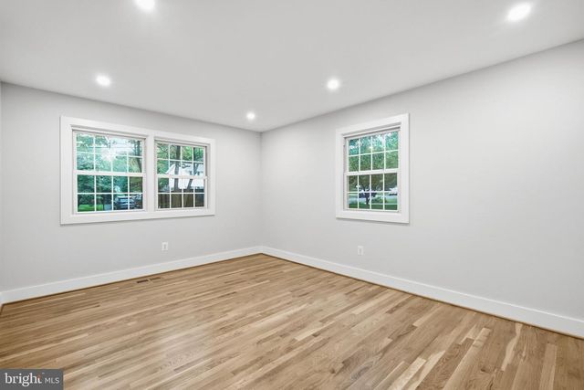 8215 BUCKNELL DR, Vienna, VA 22180