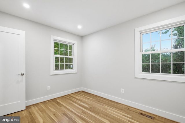 8215 BUCKNELL DR, Vienna, VA 22180
