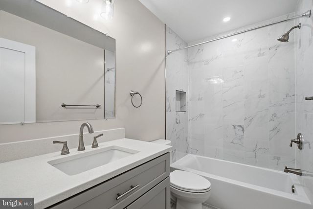 8215 BUCKNELL DR, Vienna, VA 22180