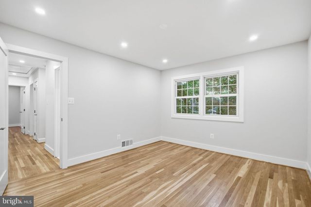 8215 BUCKNELL DR, Vienna, VA 22180