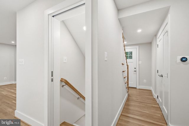8215 BUCKNELL DR, Vienna, VA 22180
