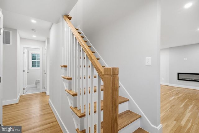8215 BUCKNELL DR, Vienna, VA 22180