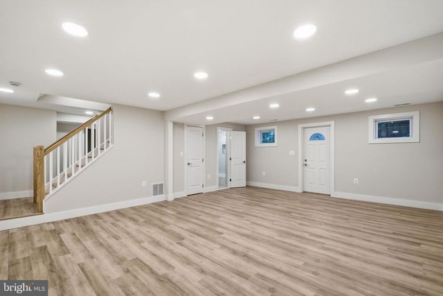 8215 BUCKNELL DR, Vienna, VA 22180
