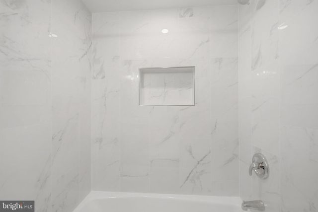 8215 BUCKNELL DR, Vienna, VA 22180
