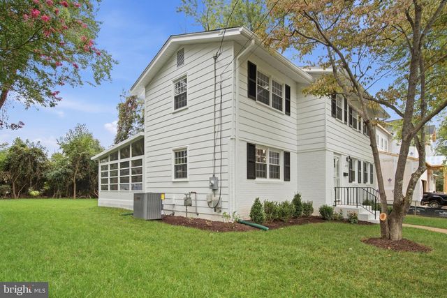 8215 BUCKNELL DR, Vienna, VA 22180