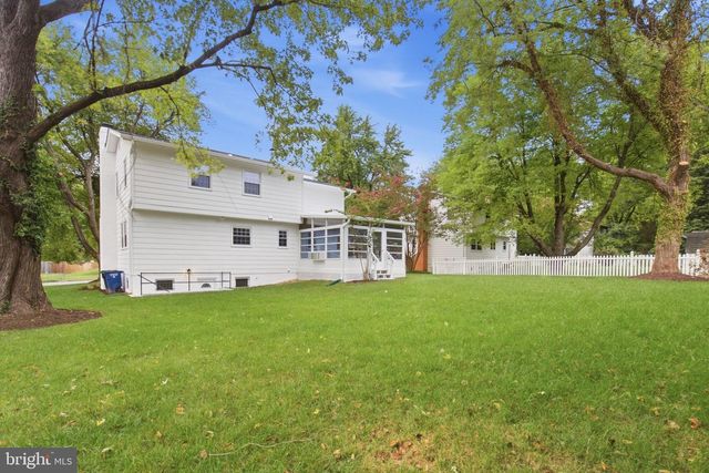 8215 BUCKNELL DR, Vienna, VA 22180
