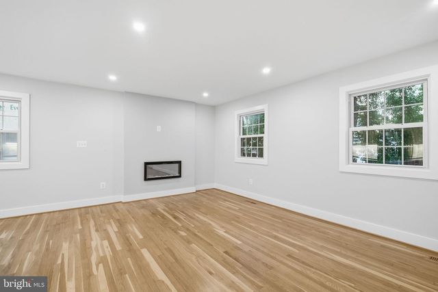 8215 BUCKNELL DR, Vienna, VA 22180