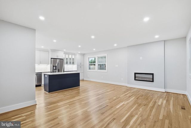 8215 BUCKNELL DR, Vienna, VA 22180