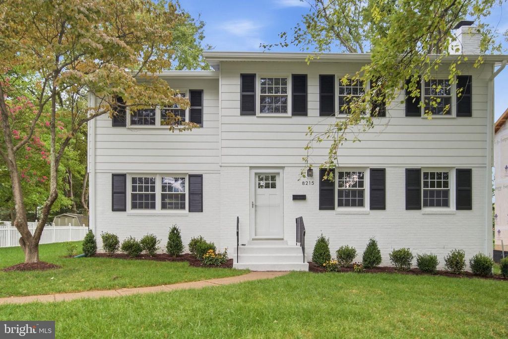 8215 BUCKNELL DR, Vienna, VA 22180