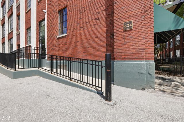 624 E Walnut Street 39, Indianapolis, IN 46204