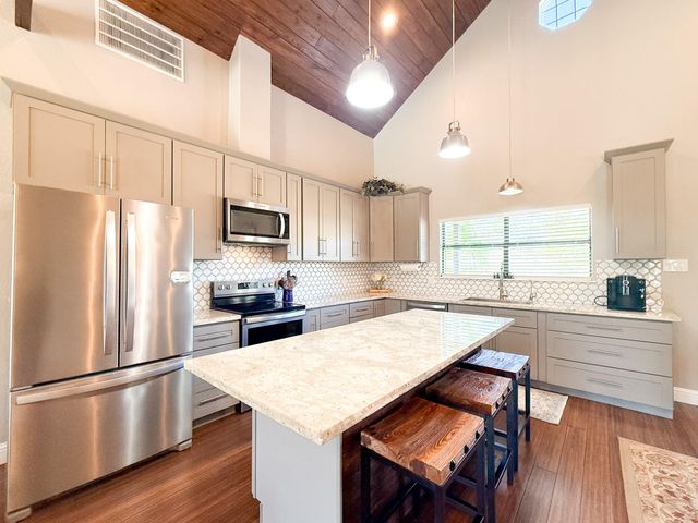 214 Hunters Hill Road, Oakhurst, TX 77359