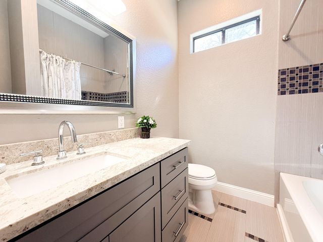 214 Hunters Hill Road, Oakhurst, TX 77359