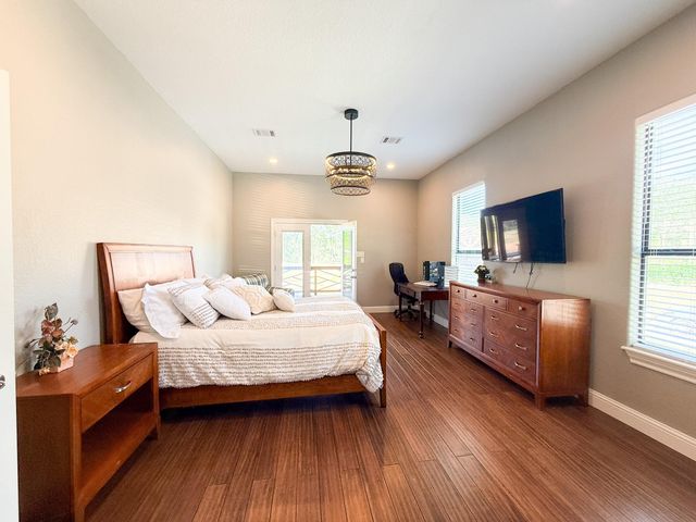 214 Hunters Hill Road, Oakhurst, TX 77359