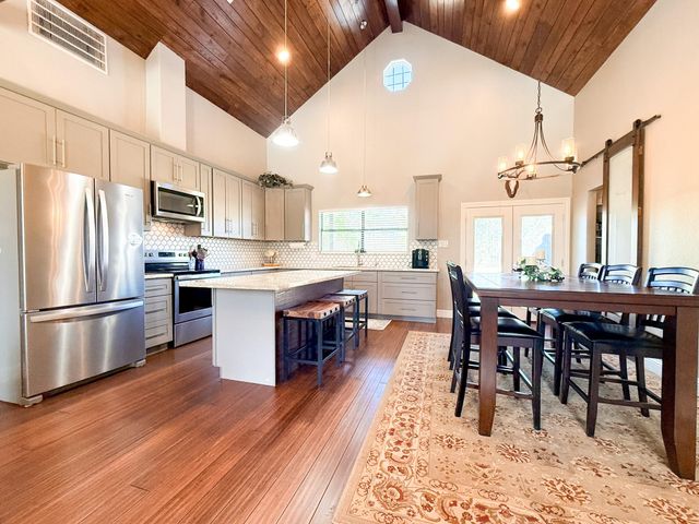 214 Hunters Hill Road, Oakhurst, TX 77359