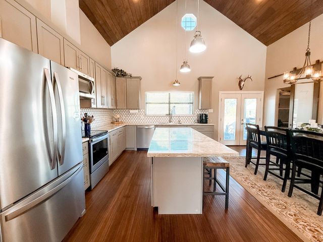 214 Hunters Hill Road, Oakhurst, TX 77359