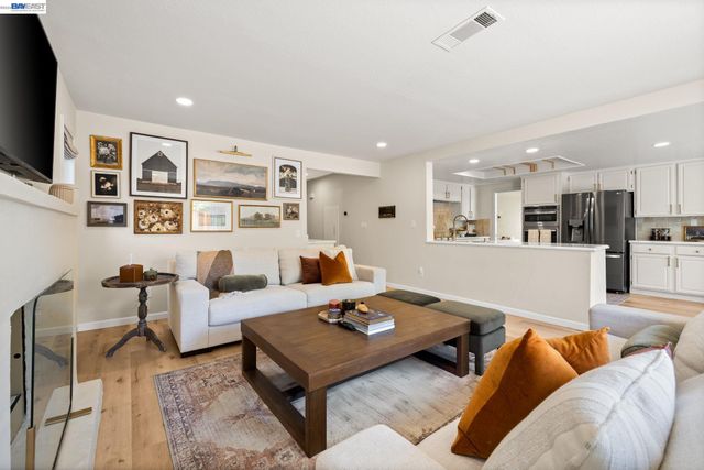 2170 Canyon Crest Avenue, San Ramon, CA 94582