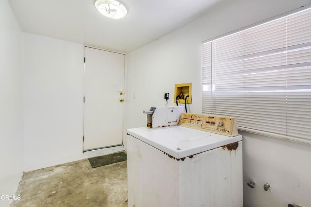 Image 11 of property listing at 4012 Clayton Avenue W, Los Angeles, CA 90027