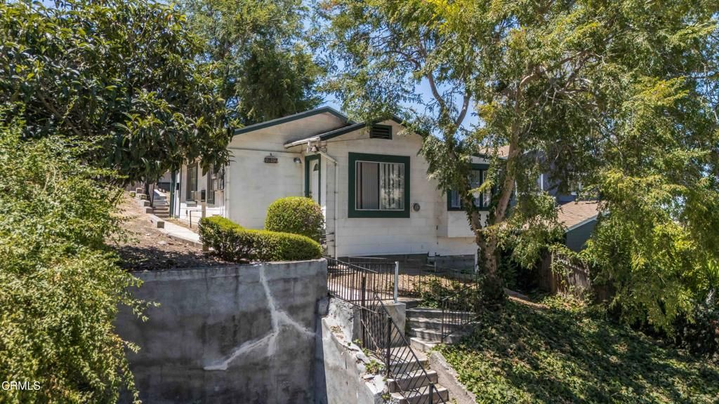 Image 2 of property listing at 4012 Clayton Avenue W, Los Angeles, CA 90027