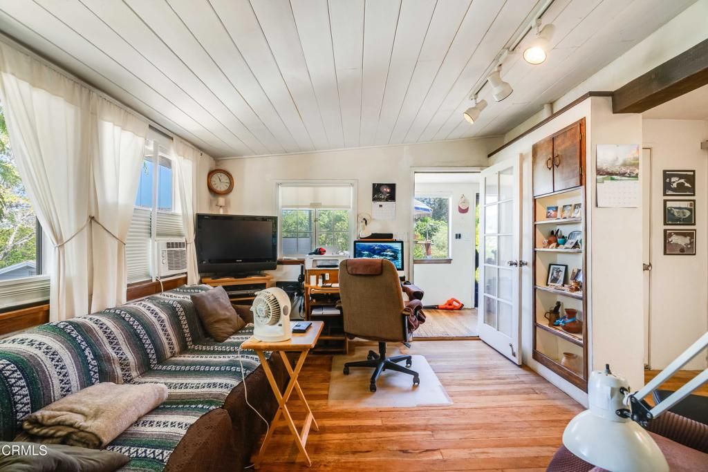 Image 24 of property listing at 4012 Clayton Avenue W, Los Angeles, CA 90027