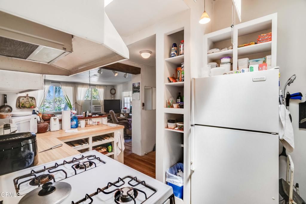Image 26 of property listing at 4012 Clayton Avenue W, Los Angeles, CA 90027
