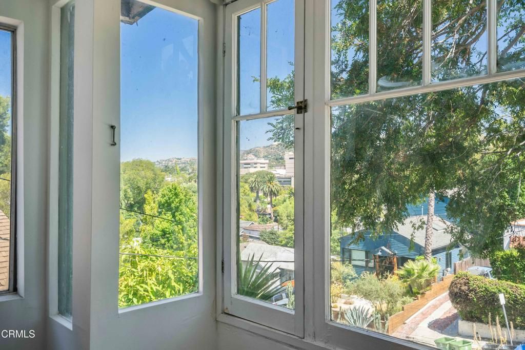 Image 3 of property listing at 4012 Clayton Avenue W, Los Angeles, CA 90027