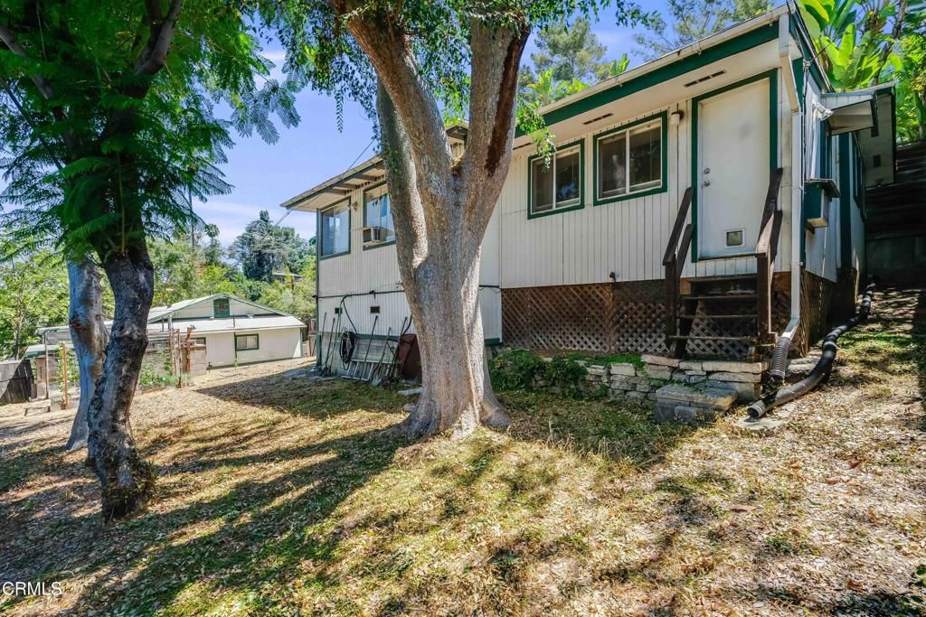 Image 32 of property listing at 4012 Clayton Avenue W, Los Angeles, CA 90027