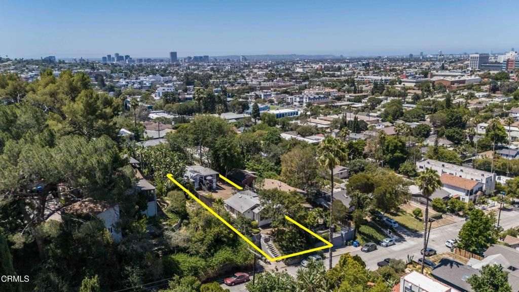 Image 38 of property listing at 4012 Clayton Avenue W, Los Angeles, CA 90027
