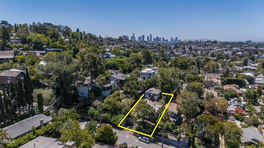 Image 40 of property listing at 4012 Clayton Avenue W, Los Angeles, CA 90027